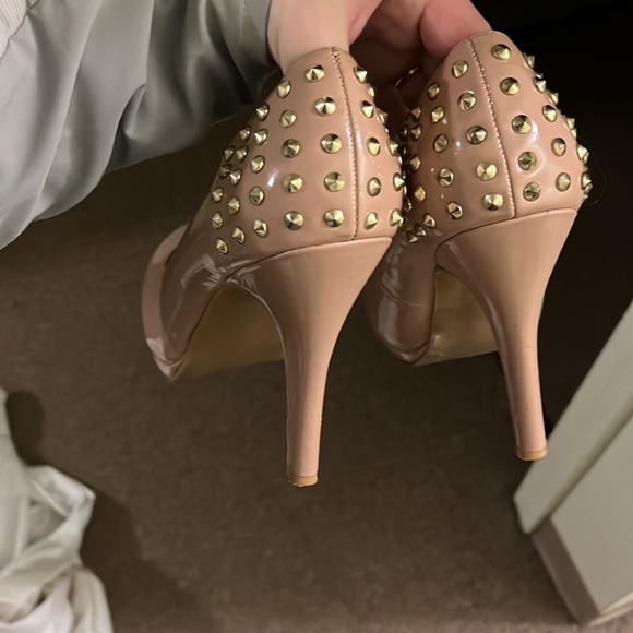 Beautiful Steve Madden studded tan heels! Size 8-8.5 - Picture 6 of 7